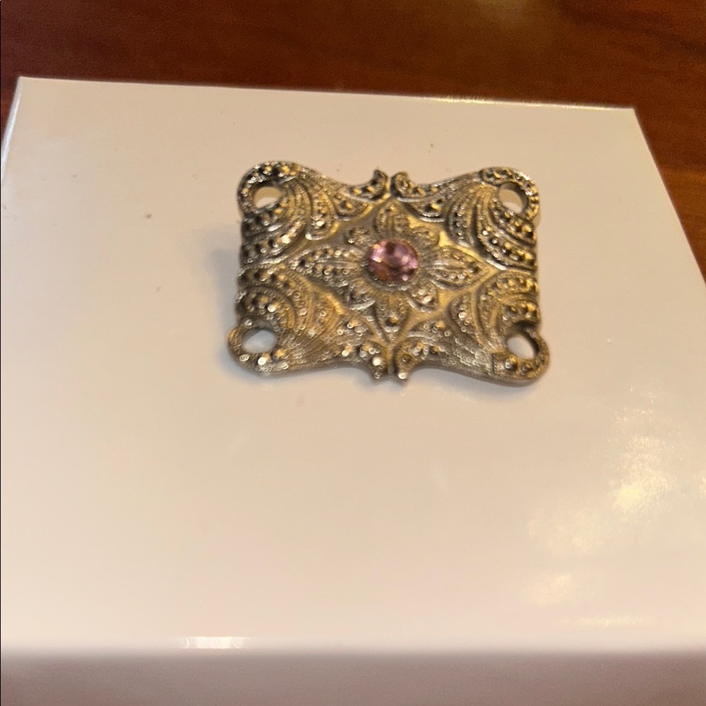 1928 art deco style brooch pink faux gem silver tone
Classic old money ornate